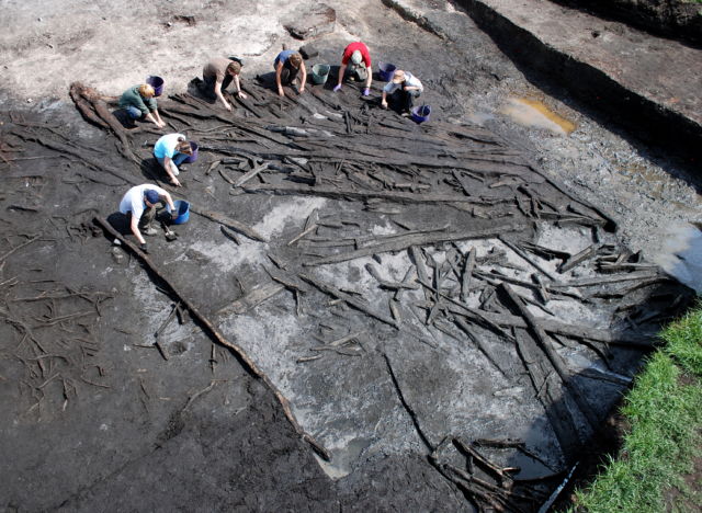 Archaeologists excavating the remains of the central platform at Star Carr.