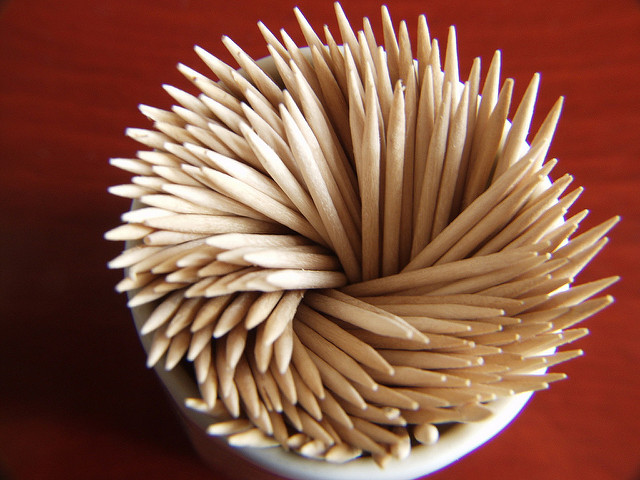 A collection of wooden toothpicks.