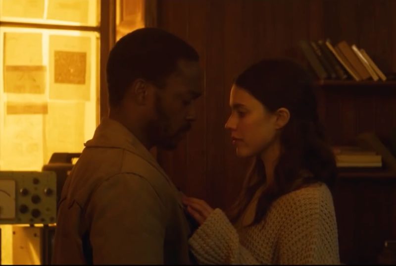 Micah (Anthony Mackie) and Sam (Margaret Qualley) are two of the last people on a toxic Earth in the Netflix original movie <em>IO</em>.