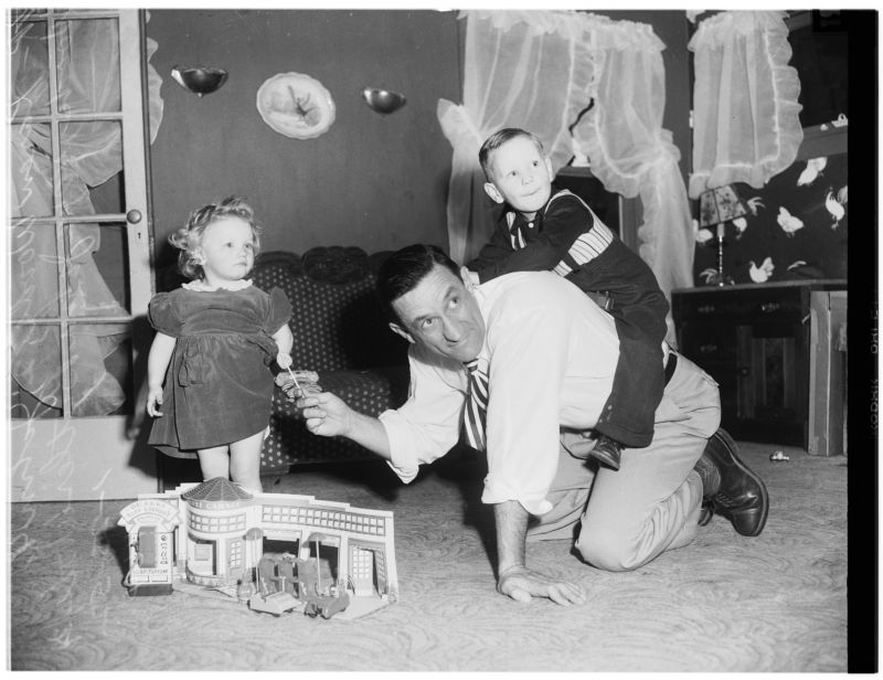 These kids evidently got their dad a tie or some kind of parking lot toy... were wireless, noise-cancelling headphones not yet a thing?