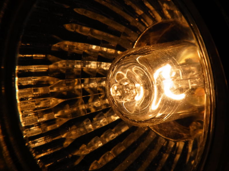 Image of a halogen bulb.