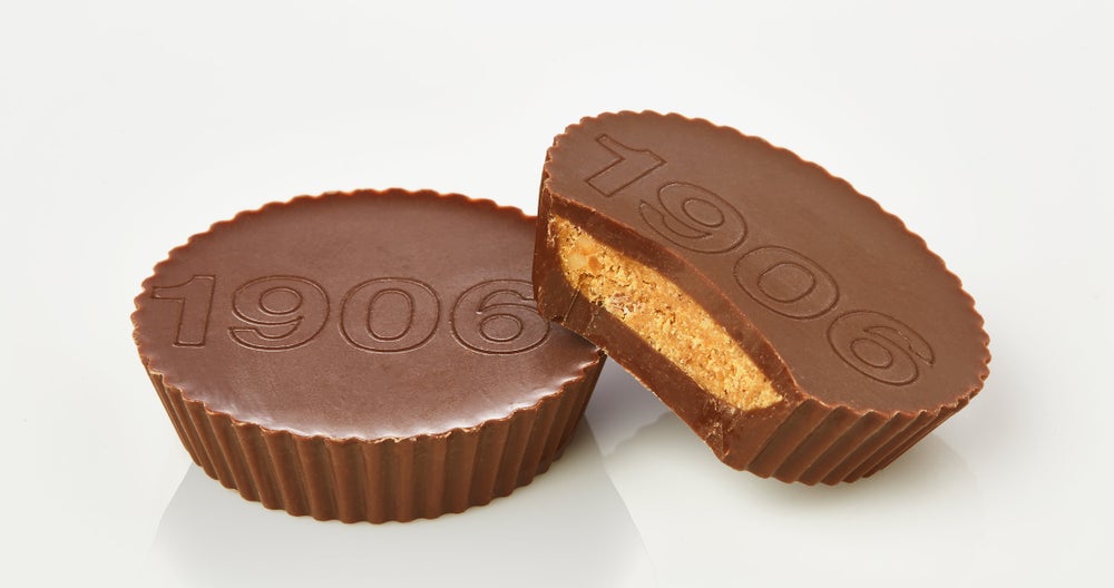 1906 offers a line of cannabis-infused peanut butter cups in dark and milk chocolate. (Image Credit: 1906)