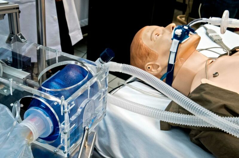 A mechanical ventilator developed in the University of Costa Rica (UCR) to be used for patients infected with CIVID-19, is tested in San Jose, on April 2, 2020. Universities and investigations centers in Costa Rica, Guatemala, Honduras and El Salvador have advanced on the creation of prototypes of artificial ventilators, which if approved by sanitary authorities, could be manufactured by private companies for local hospitals in case of an explosion of the cases of the new coronavirus.