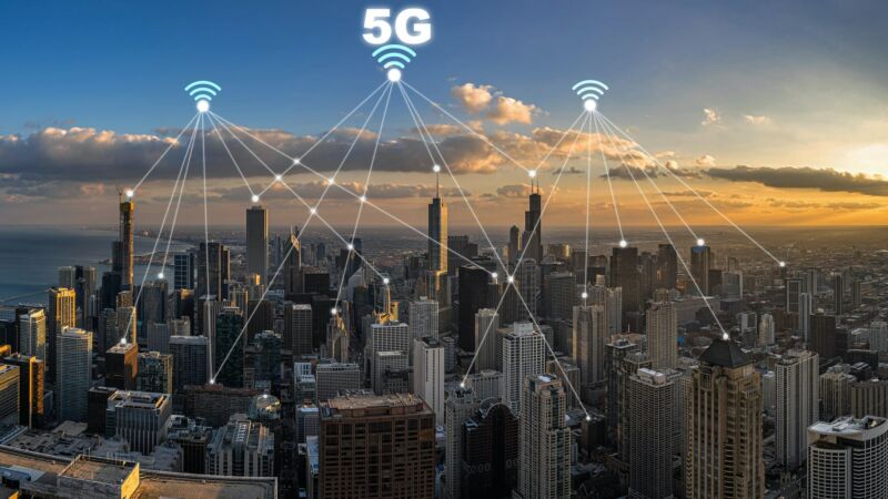 An illustration of 5G signals over the Chicago skyline.