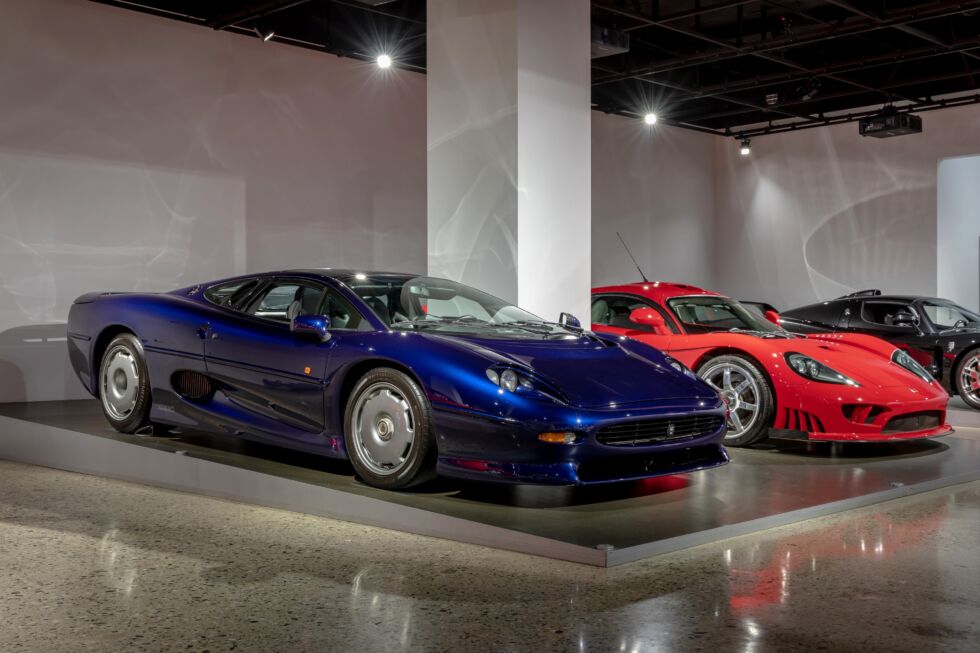 The Jaguar XJ220 was briefly the world's fastest car, until the McLaren F1 showed up a year later and went much quicker.