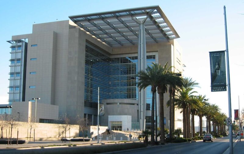 The federal courthouse in Las Vegas, where Wallace was questioned about his money.