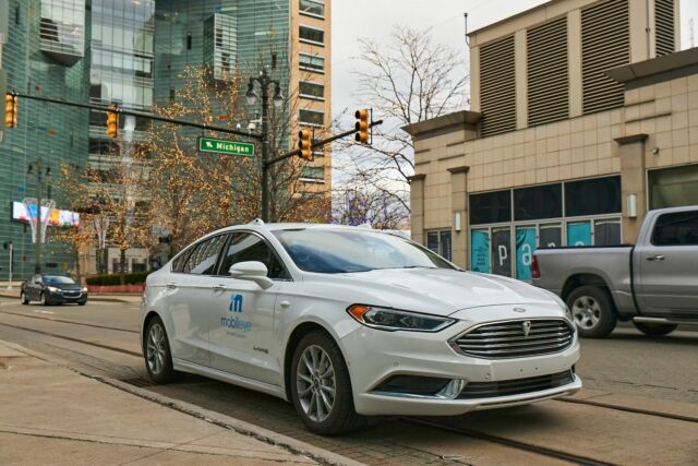 A self-driving vehicle from Mobileye's autonomous test fleet navigates the streets of Detroit.