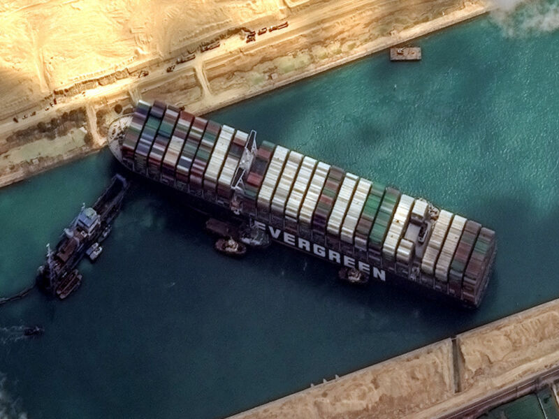 Maxars WorldView-2 collected new high-resolution satellite imagery of the Suez canal and the container ship <em>Ever Given</em> that remains stuck in the canal north of the city of Suez, Egypt.”><figcaption class=