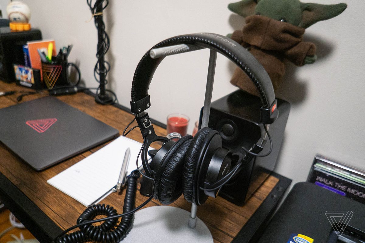 headphones holder