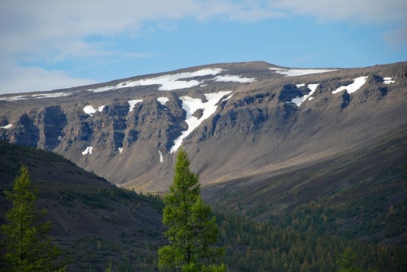 Image of a large ridge made of volcanic rock.