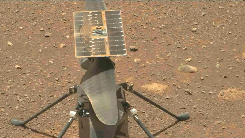 A close-up view of <em>Ingenuity</em> on Mars, as seen by the <em>Perseverance</em> rover, in April.”><figcaption class=