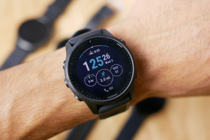 The Garmin Forerunner 945 LTE main screen