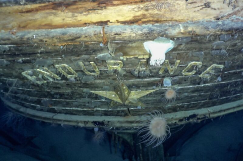 This is the stern of the good ship <em>Endurance</em>, which sank off the coast of Antarctica in 1915 after being crushed by pack ice. The Endurance22 expedition has located the shipwreck in pristine condition after nearly 107 years. “><figcaption class=