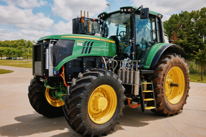 A John Deere tractor powered by a fuel cell