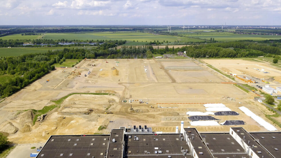 VW has broken ground on the new battery gigafactory in Salzgitter, Germany. The building you see at the bottom of the photo is part of the existing engine factory.