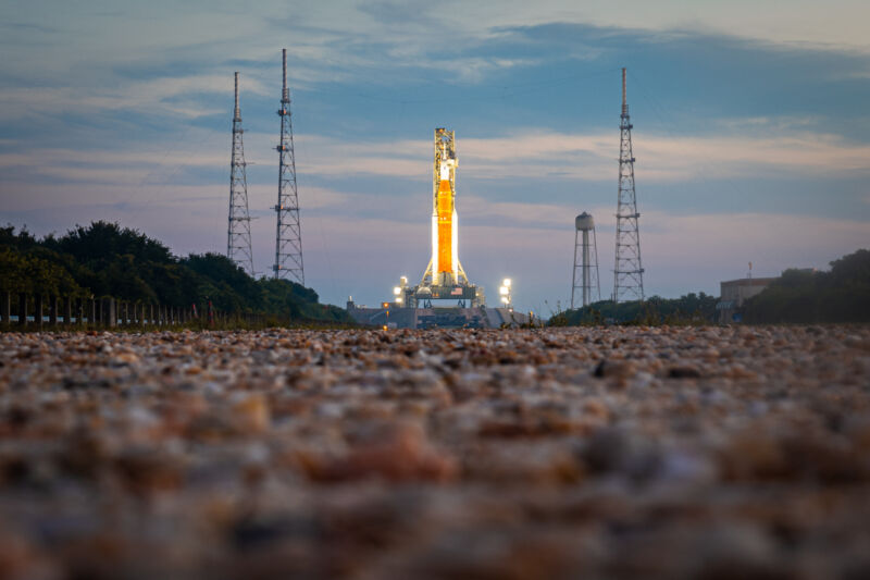 The SLS rocket did not leave the planet on Monday morning.