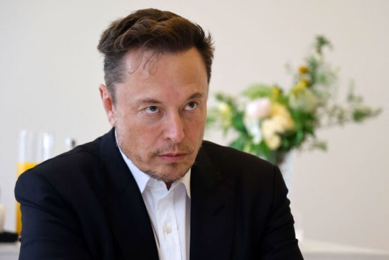 Musk loses free speech court battle; Tesla to keep pre-screening tweets