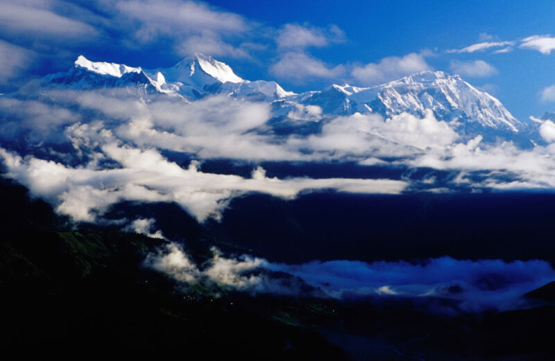 Image of a series of snow-covered peaks.