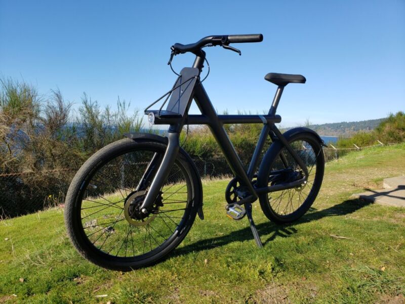 VanMoof X3 bike on a grassy hill