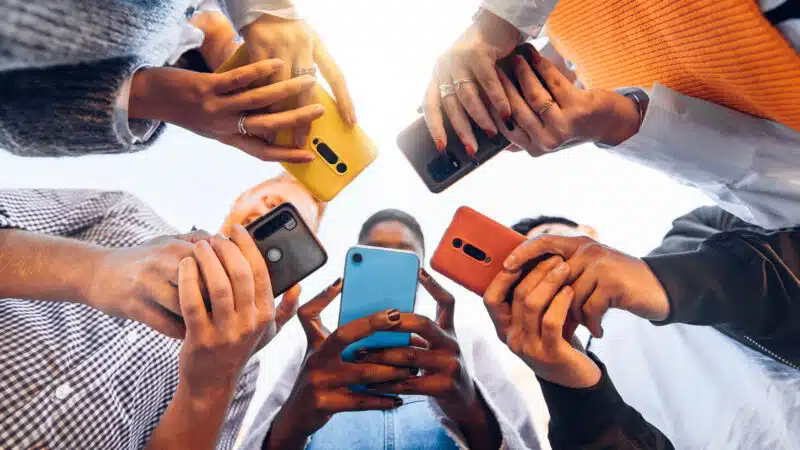 Smartphones Multiple Colors People 1920x1080 1 800x450