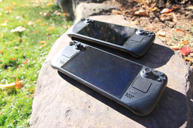 The Steam Deck OLED (bottom) sunbathing with its older brother.