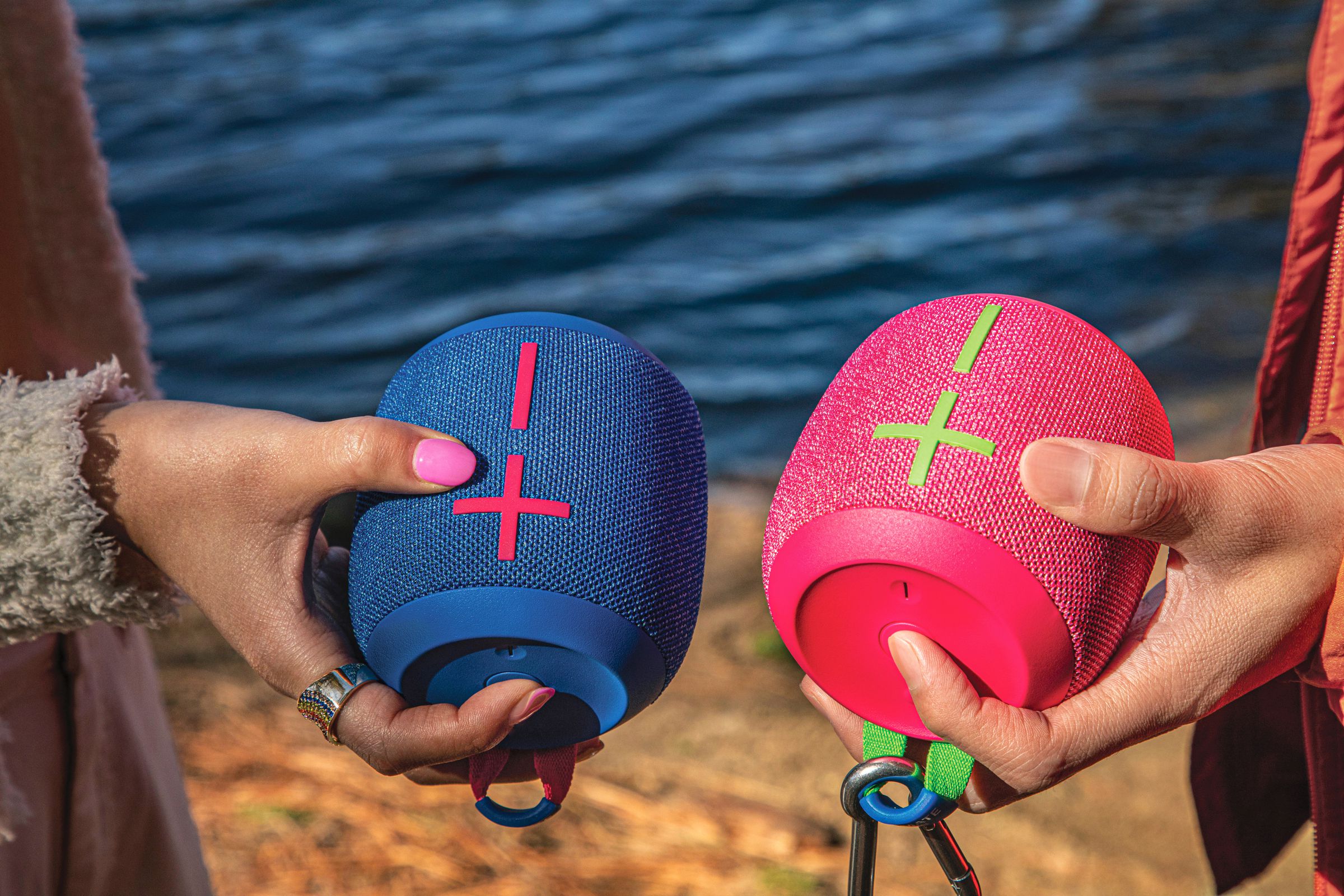 Two Wonderboom 3 speakers in pink and blue.