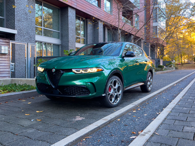 A green Alfa Romeo Tonale