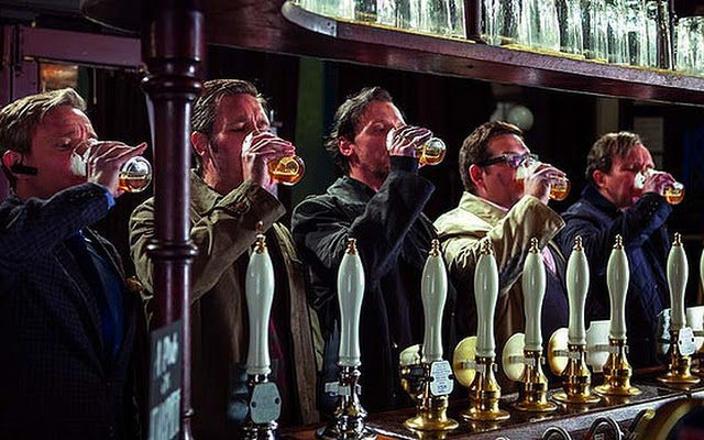 The lads from Edgar Wright's 2013 sci-fi comedy <i>World’s End</i> know when to start drinking and get "totally and utterly carparked."”><figcaption class=