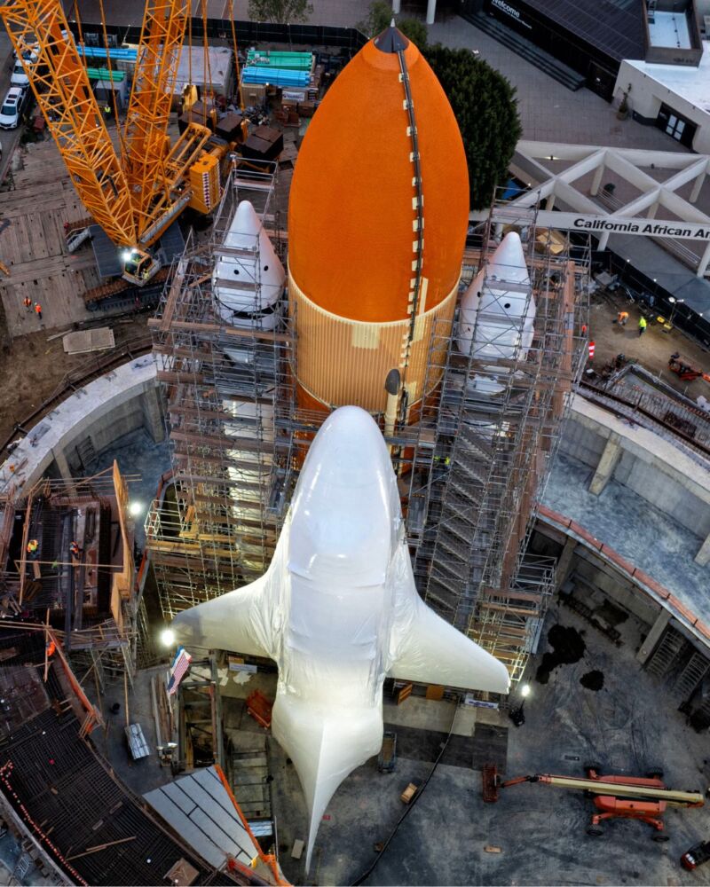 Space shuttle<em> Endeavour</em>, seen here in protective wrapping, was mounted on an external tank and inert solid rocket boosters at the California Science Center.”><figcaption class=