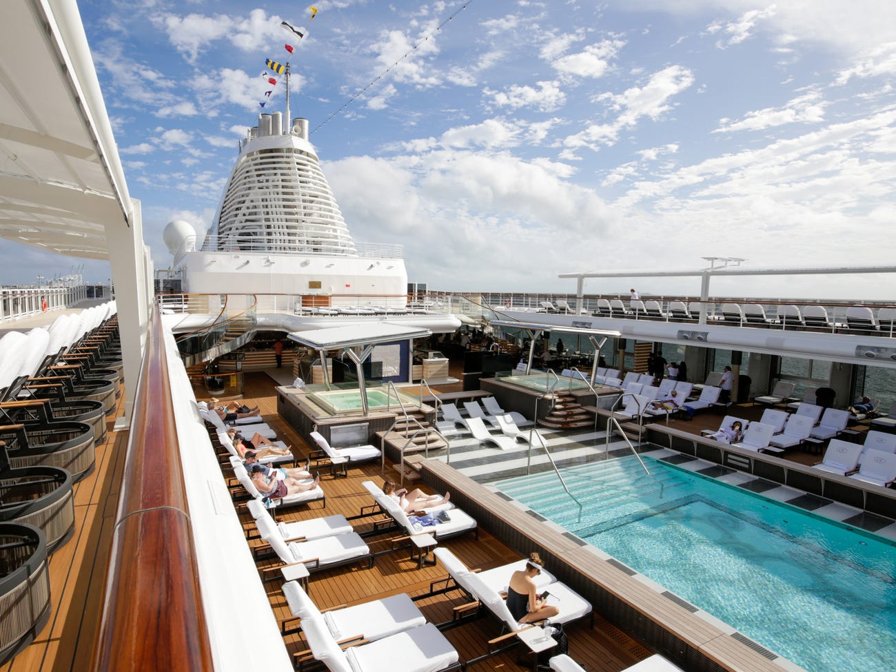 regent seven seas grandeur's pool deck