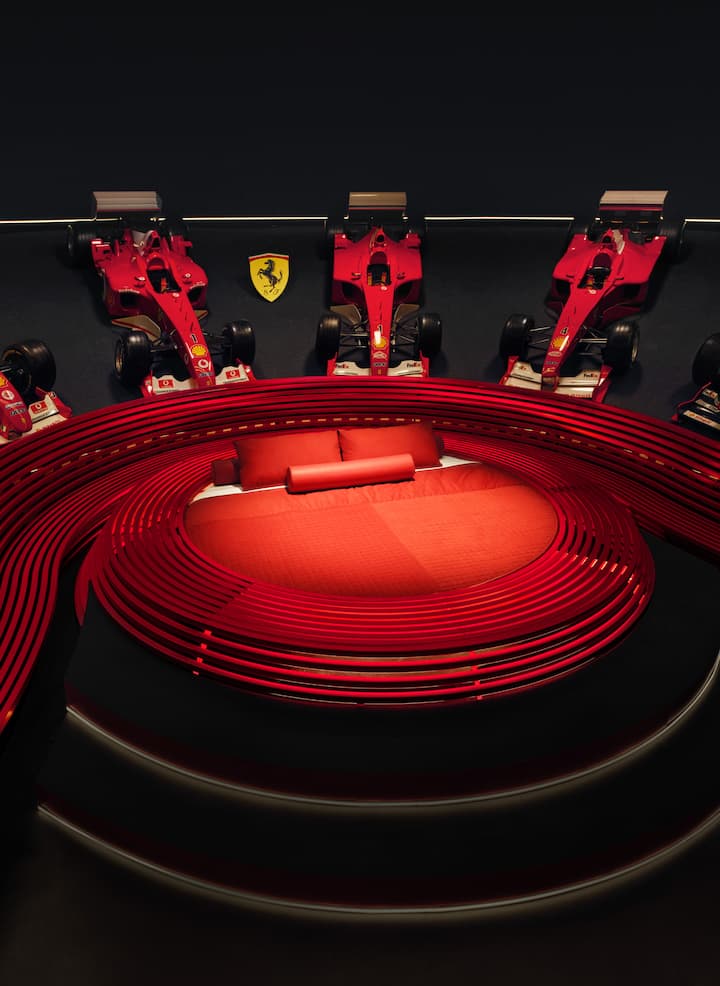 We've introduced a bed to the Museo Ferrari, inspired by the surrounding race cars. Hand-stitched in the newest red created for this season. The metal decor in the room totals 3,000 m, the length of the Maranello race track. 