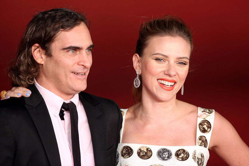 Scarlett Johansson and Joaquin Phoenix attend <em>Her</em> premiere during the 8th Rome Film Festival at Auditorium Parco Della Musica on November 10, 2013, in Rome, Italy. “><figcaption class=