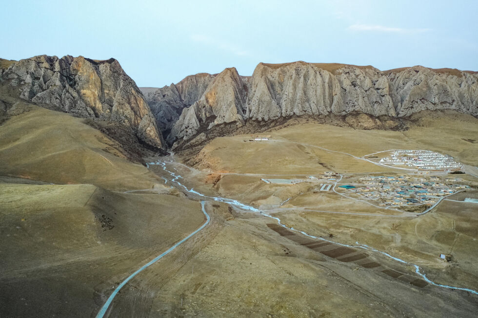 The Ganjia Basin borders the cliffs that contain the Baishiya Karst Cave.